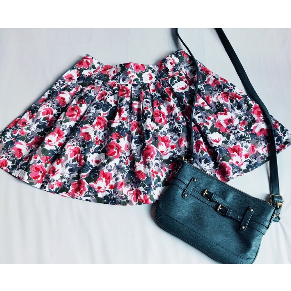 Floral Twirly Skirt • Pockets & Belt Loops • Small